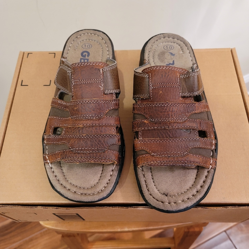 NWOT GBX Sandals